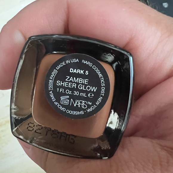 NARS sheer glow foundation ZAMBIE DARK 5 BRAND NEW WITH THE BOX - Picture 6 of 6